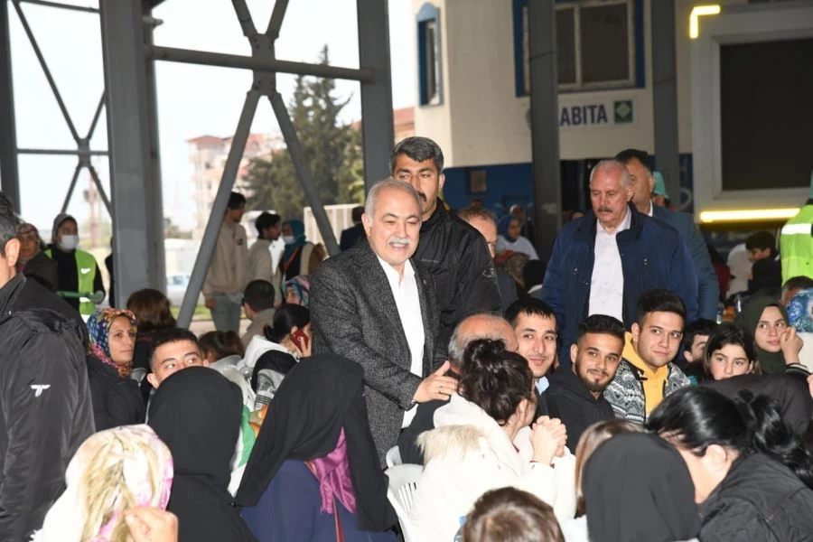 Osmaniye Belediyesi, yetim, öksüz çocuklar ve aileleri onuruna iftar programı düzenledi.