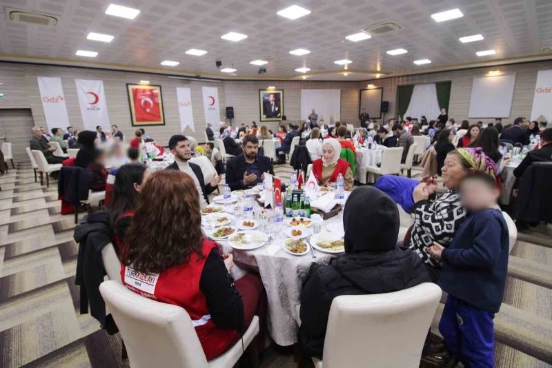 Kızılay Manisa’dan Dünya Yetimler Günü dolayısıyla iftar programı
