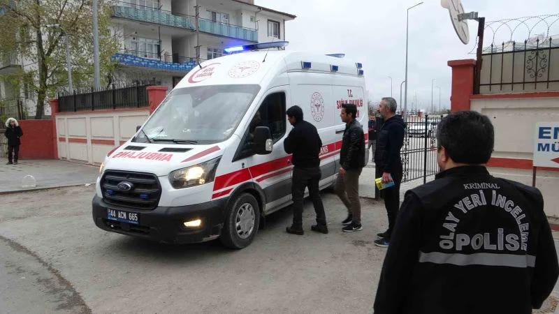 Emniyet nizamiyesinde akrabalar arasında kavga: 1 yaralı, 3 gözaltı
