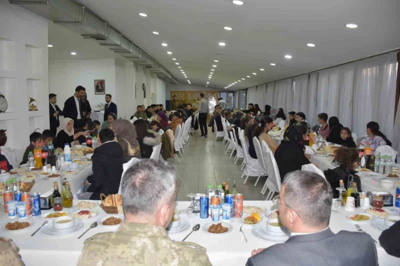 Kaymakam Çimşit, yetim çocuklarla iftarda bir araya geldi
