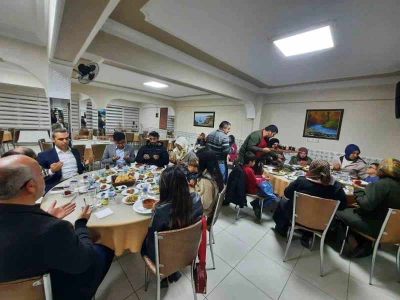 Emet’te yetimler ve ailelerine iftar yemeği
