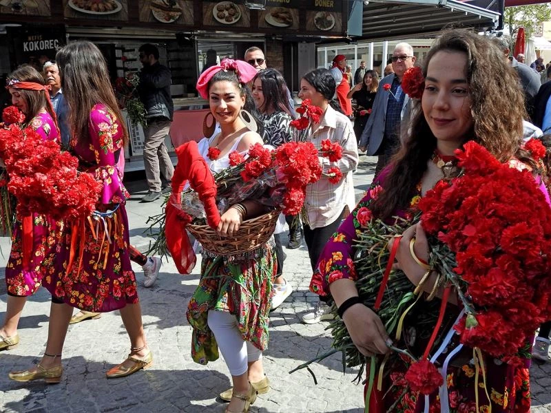 Dünya Romanlar Günü Çeşme’de kutlandı
