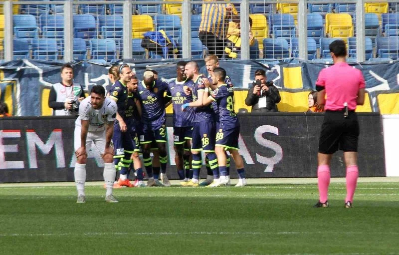 Spor Toto Süper Lig: MKE Ankaragücü: 2 - İstanbulspor: 0 (İlk yarı)
