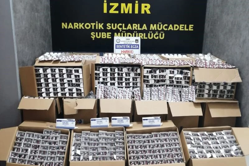 İzmir’de 105 bin adet sentetik ecza hap ele geçirildi

