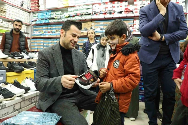 Diyarbakır’da 500 yetim çocuğa bayramlık desteğinde bulunuldu

