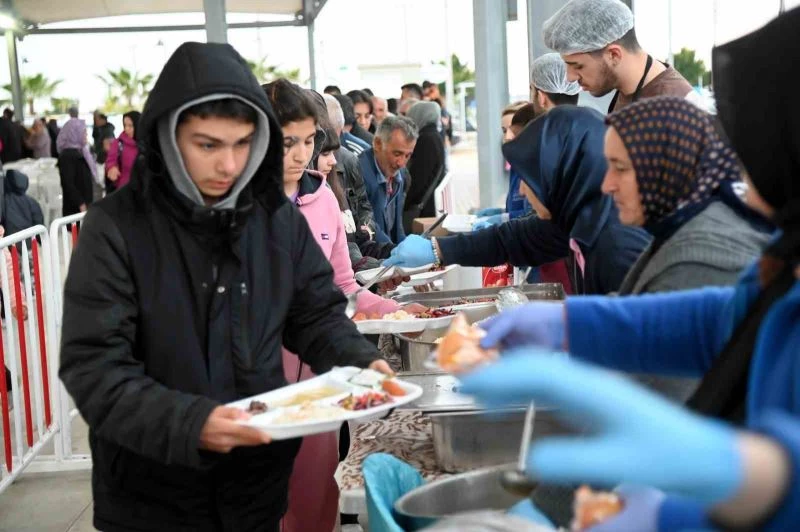 Manavgat halkı iftarlarda buluşmaya devam ediyor
