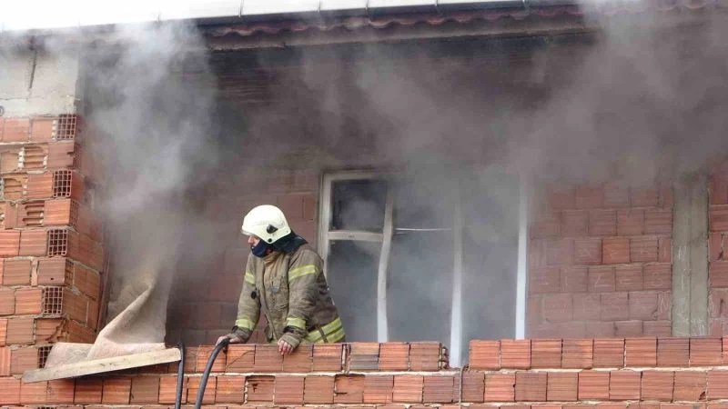 Sultanbeyli’de korkutan yangın
