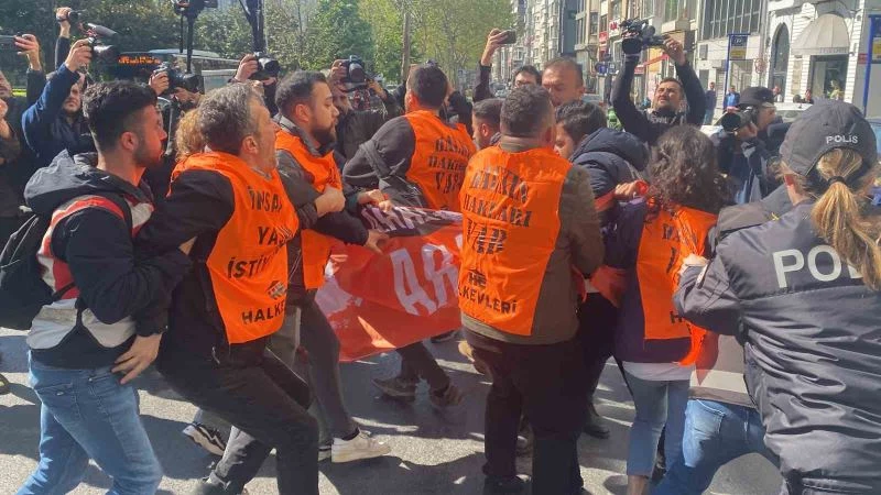 Şişli’den Taksim’e yürümek isteyen gruplara polis müdahalesi
