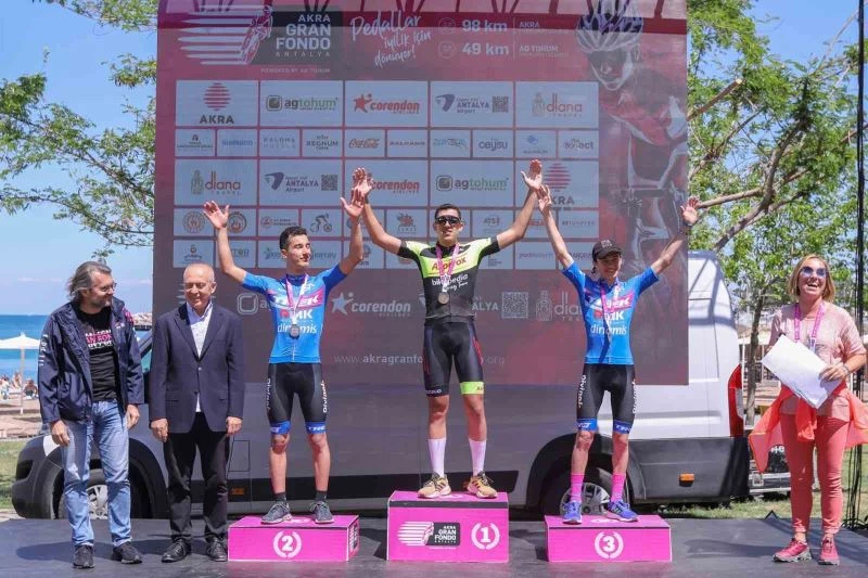 AKRA Gran Fondo Antalya yol bisikleti yarışında ödüller sahiplerini buldu
