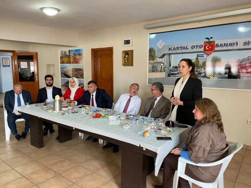 AK Parti’li vekil adayları Atik ve Alagöz, Kartal’da sanayi esnafını ziyaret etti
