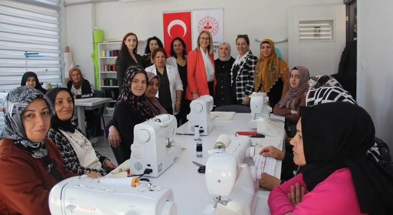 AK Partili Çankırı, seçim kampanyasında kadınlardan ilham aldı
