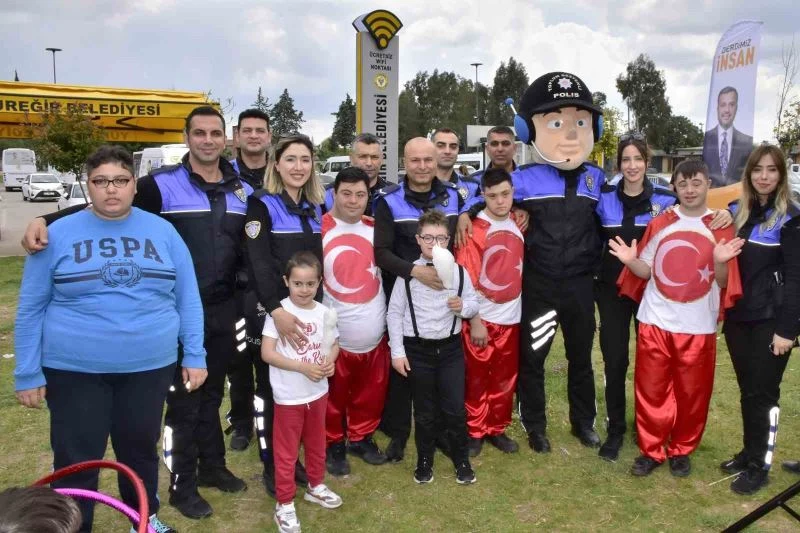 Polis, engelli çocukları unutmadı
