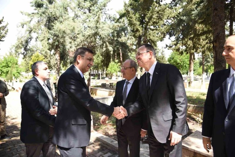 Sanayici N. Topçuoğlu mezarı başında dualarla anıldı
