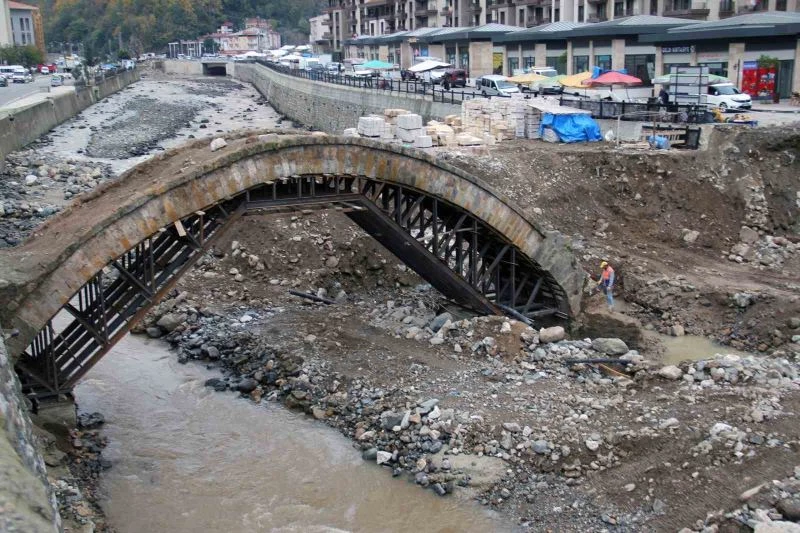 Dereli’de sel afeti sonrası dere genişletilince köprü uzatıldı
