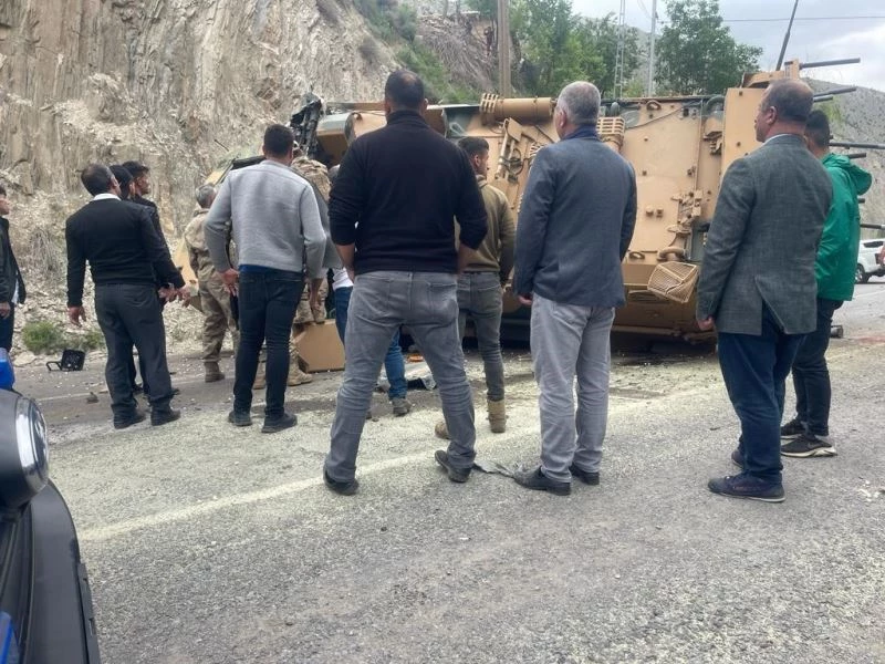 Hakkari’de askeri araç devrildi: 3 yaralı
