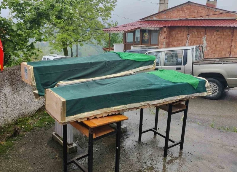 Trabzon’da iki kız kardeş aynı gün vefat etti
