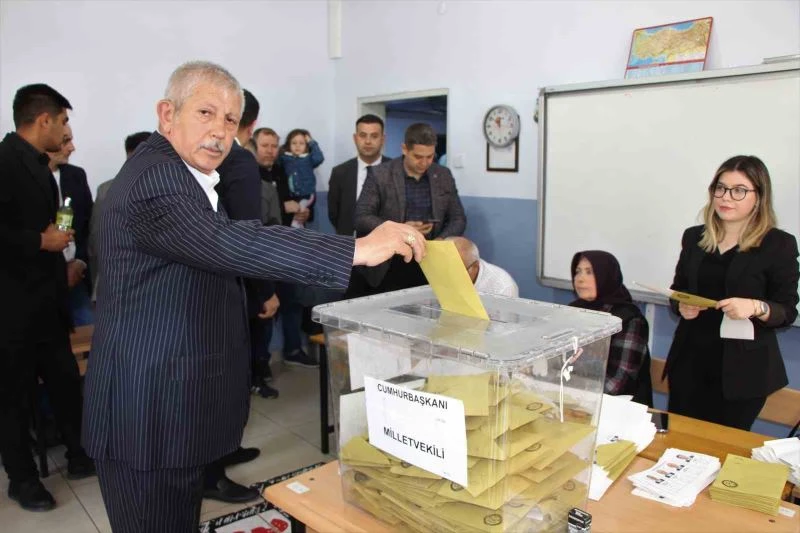 Mehmet Sarı: “Kullandığımız oylar milletimize, memleketimize hayırlı olsun”

