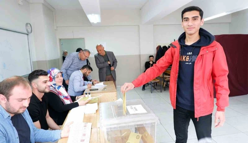 Erzurum’da ilk oylar kullanıldı
