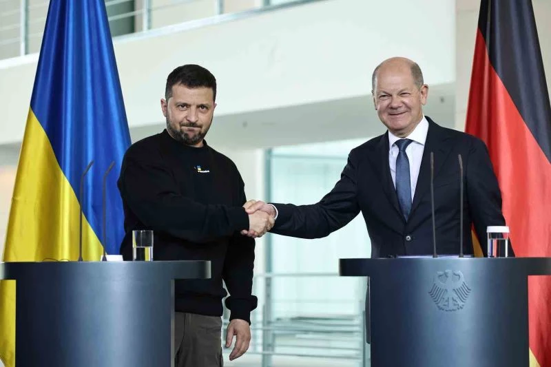 Almanya Başbakanı Scholz ile Ukrayna Devlet Başkanı Zelenskiy ile bir araya geldi
