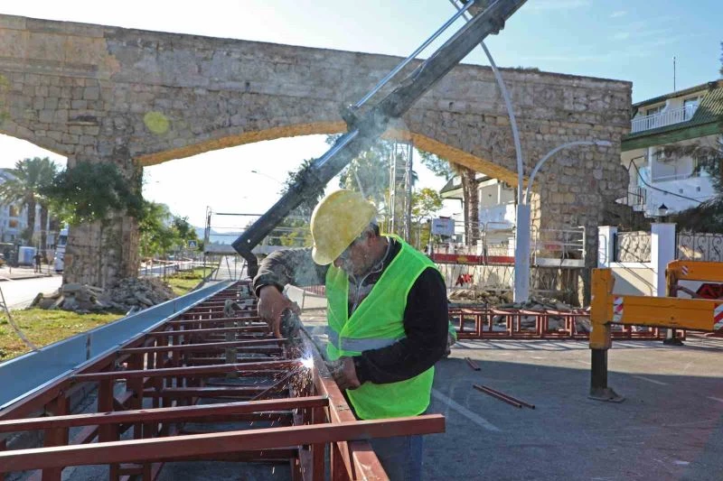 Büyükşehir Belediyesi Kemer giriş takını yeniledi
