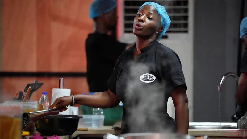 100 saat boyunca yemek yapan Nijeryalı şef rekor kırdı

