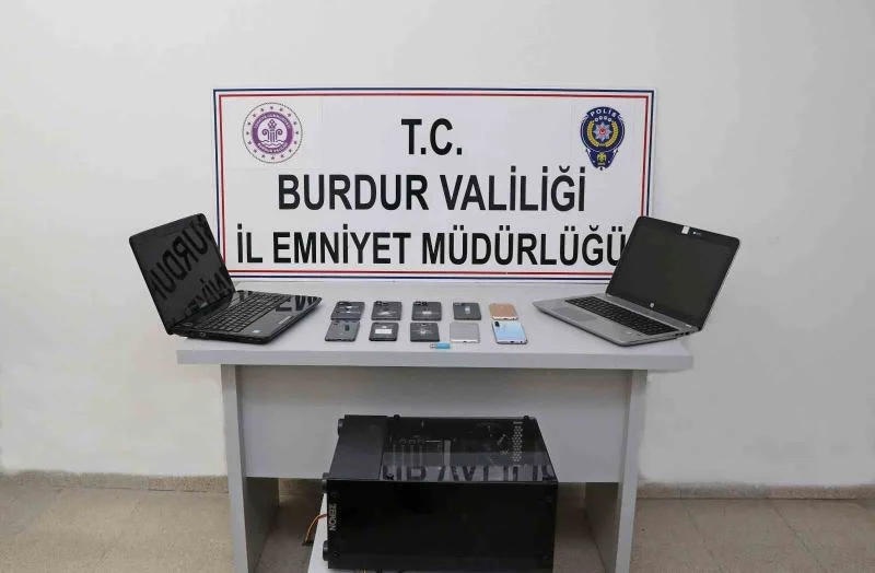 Burdur’da siber operasyonunda 4 şahıs tutuklandı
