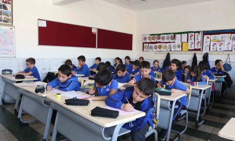 Meram’daki öğrenciler MEGA sınavda
