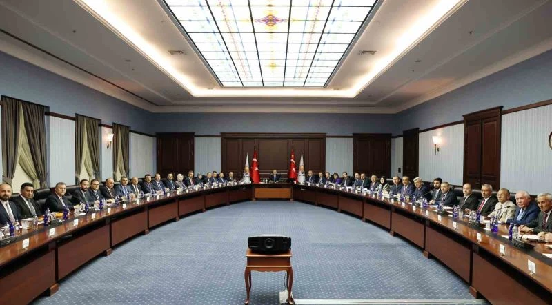 Cumhurbaşkanı ve AK Parti Genel Başkanı Recep Tayyip Erdoğan, Ankara’da parti il teşkilatı ve ilçe belediye başkanları ile bir araya geldi.
