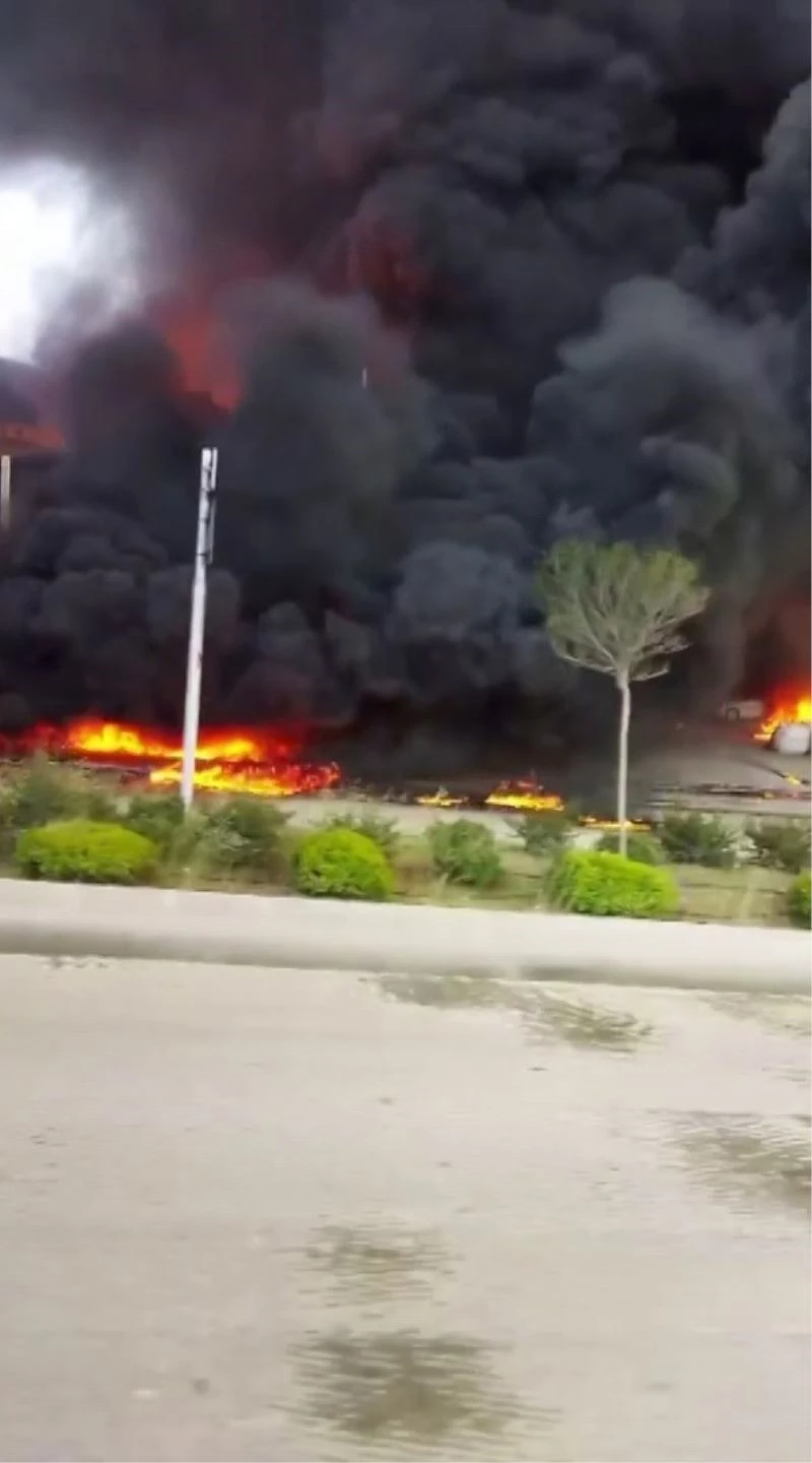Adana’da köpük fabrikasında büyük yangın
