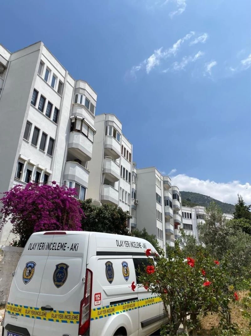 Fethiye’de 4. kattan düşen kadın hayatını kaybetti
