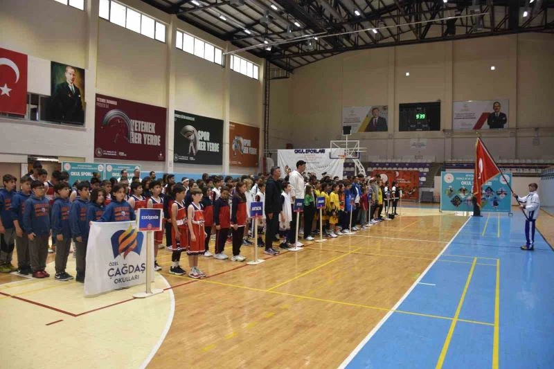 Basketbol yarı final müsabakaları başladı
