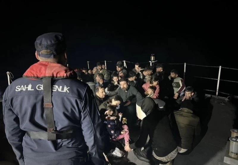 Yunan unsurlarınca ölüme terk edilen 38 kaçak göçmen kurtarıldı
