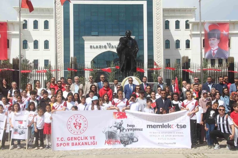 19 Mayıs kutlamaları çelenk sunma töreni ile başladı
