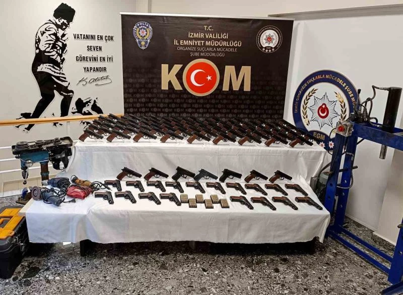 İzmir’deki yasa dışı silah ticareti operasyonunda 4 tutuklama
