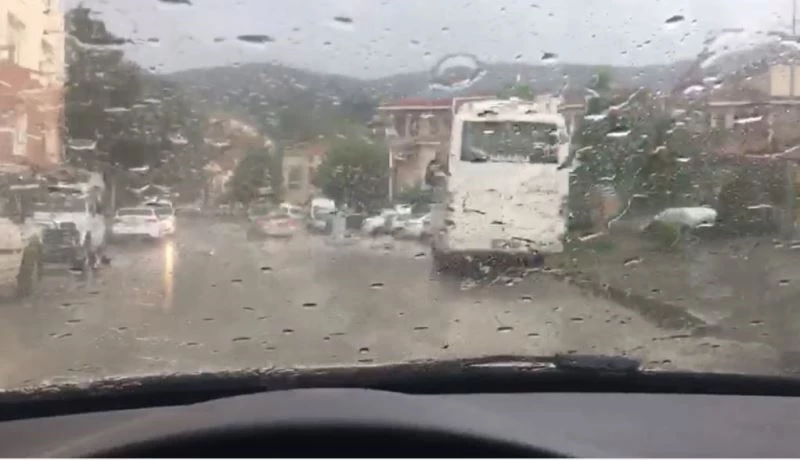 Kastamonu’da sağanak yağış ve fırtına etkili oldu
