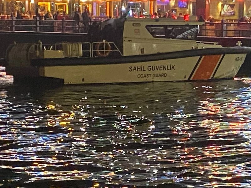 Galata Köprüsü’nden denize düşen vatandaş hayatını kaybetti
