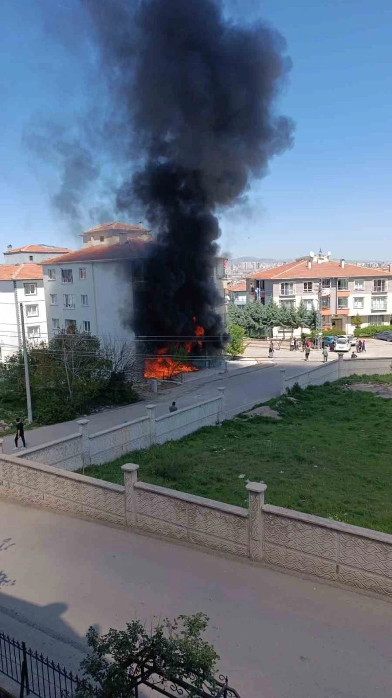 Ankara’da kasalar tutuştu, 4 katlı bina ağır hasar aldı
