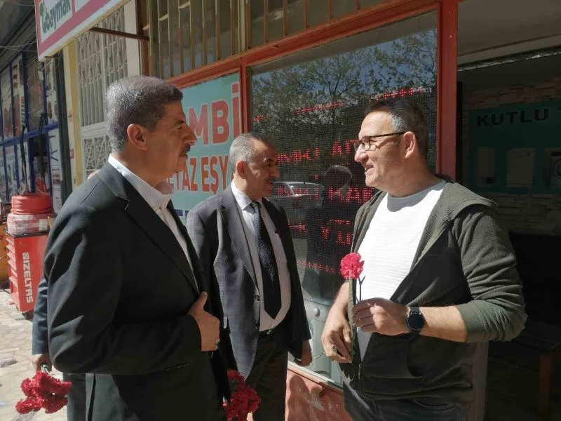 AK Parti Milletvekili adayı Azmi Ekinci, Sancaktepe esnafıyla bir araya geldi

