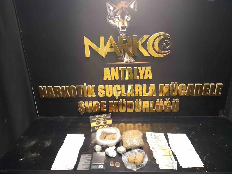 Antalya’da 5 kilo 272 gram esrar, 19 bin 881 adet extacy hap ele geçirildi
