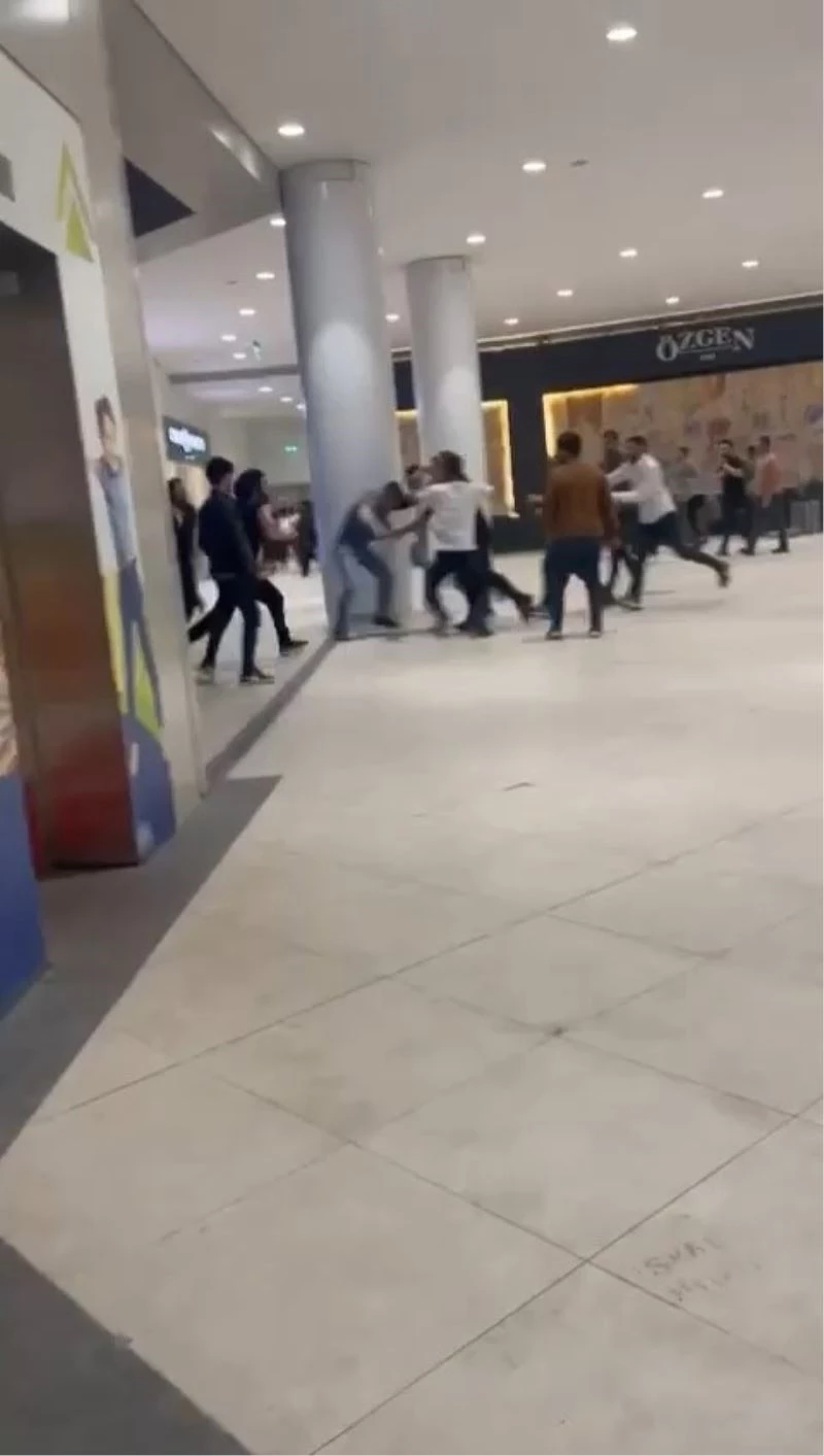 Bursa’da alışveriş merkezinde meydan muharebesi
