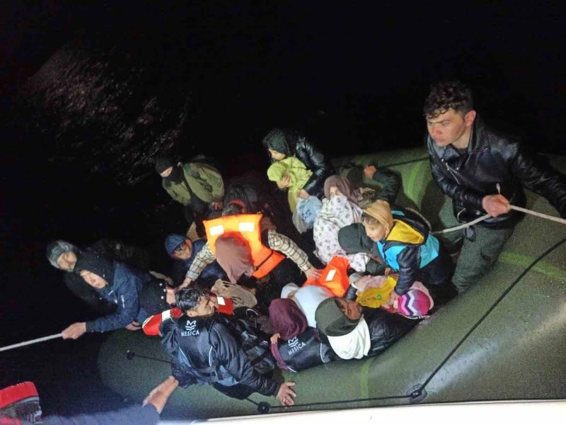 Yunan unsurlarınca ölüme terk edilen 40 kaçak göçmen kurtarıldı
