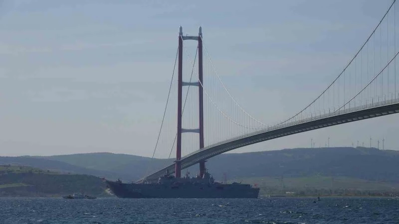 ‘TCG Anadolu’ 1915 Çanakkale Köprüsü altından geçti
