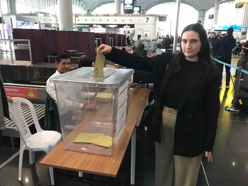 Cumhurbaşkanlığı seçiminin ikinci turunda İstanbul Havalimanı’nda oy verme işlemi başladı
