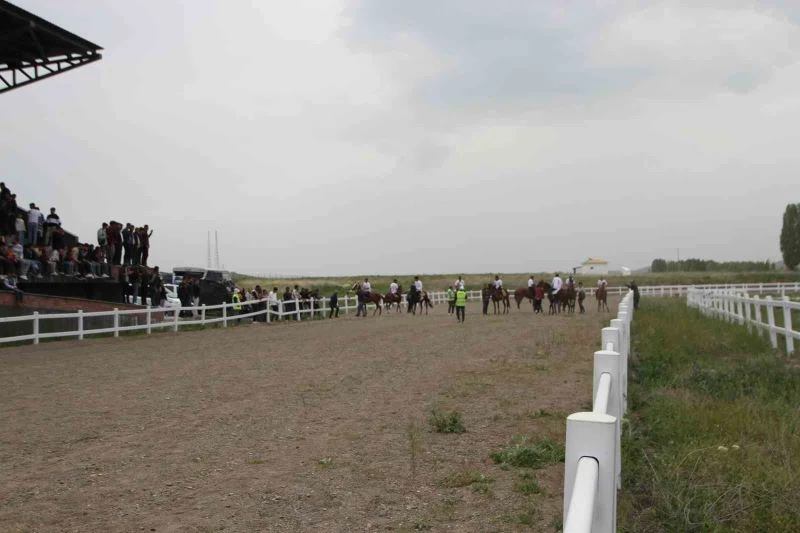 19 Mayıs etkinliğinde ‘at yarışı’ heyecanı
