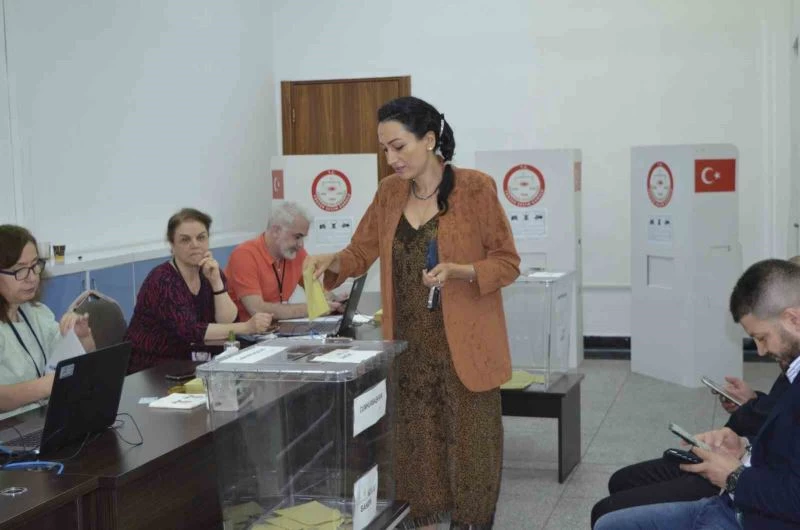 Irak’taki Türk seçmenler 2. tur için sandık başında
