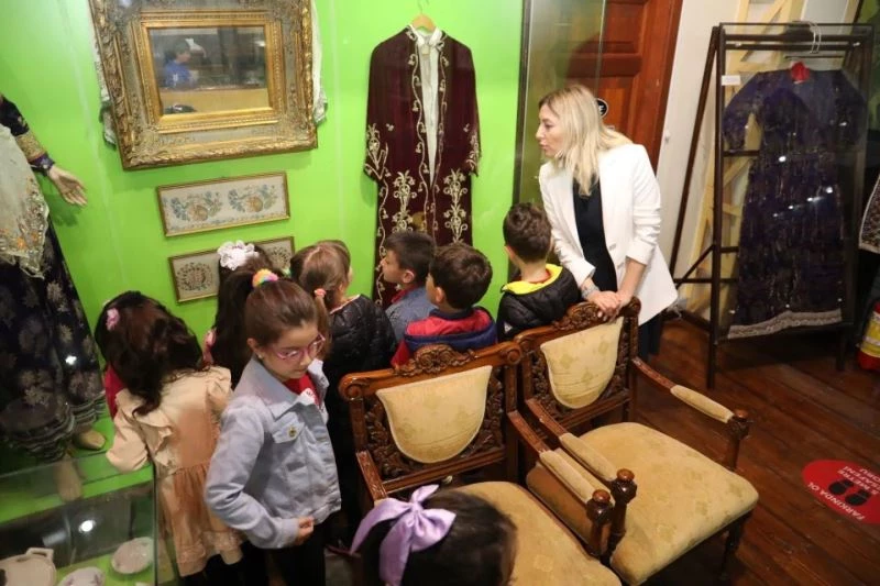 Burhaniye’de minik öğrencilerden müze ziyareti
