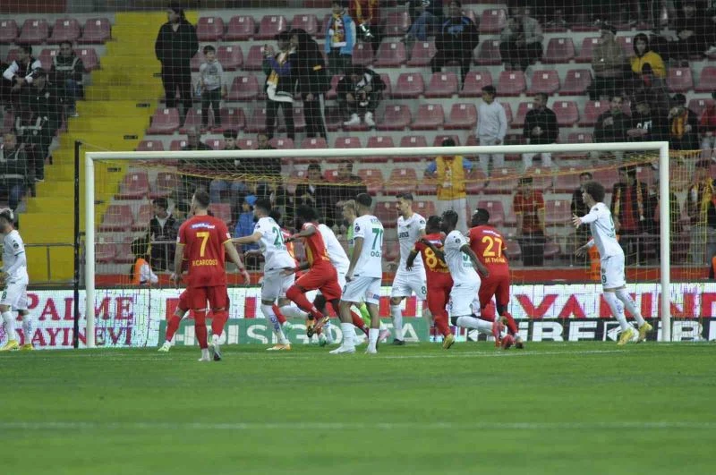 Spor Toto Süper Lig: Kayserispor: 0 - Alanyaspor: 4 (Maç sonucu)
