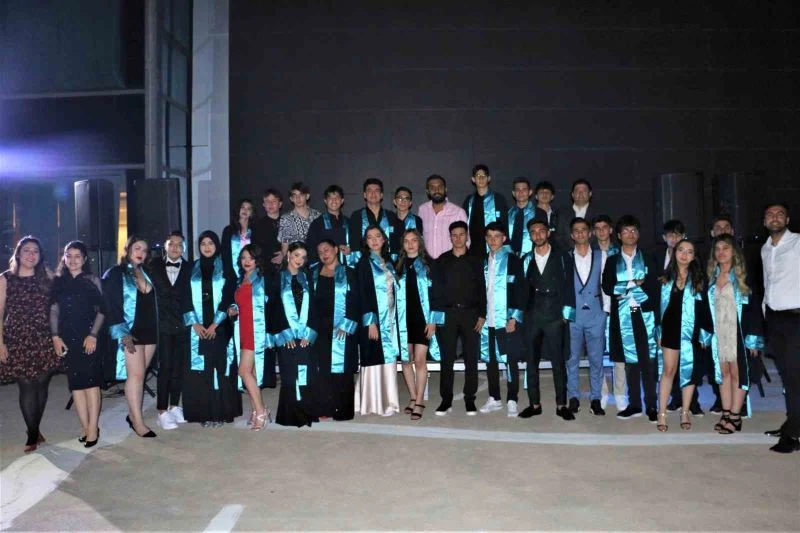 Diyarbakır’da Radikal Okulları 64 öğrenciyi mezun etti
