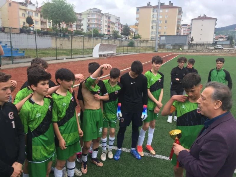 U15 Gençler Ligi şampiyonu Vitraspor oldu
