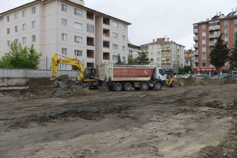 İstiklal Mahallesi yeraltı otoparkı için çalışmalar başladı
